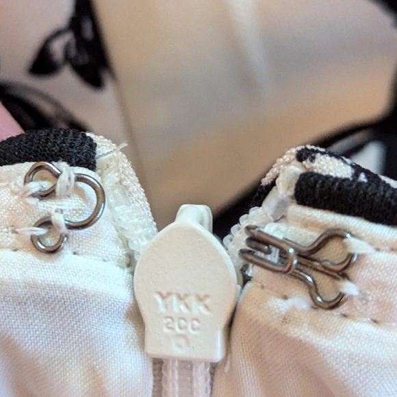 White House Black Market black cream floral pencil skirt fully lined sz 10 - Picture 7 of 8